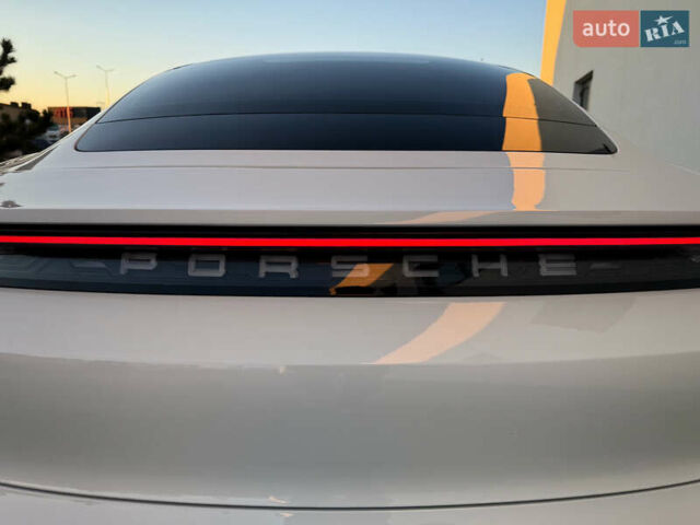 Белый Порше Тайкан, объемом двигателя 0 л и пробегом 100 тыс. км за 51800 $, фото 9 на Automoto.ua