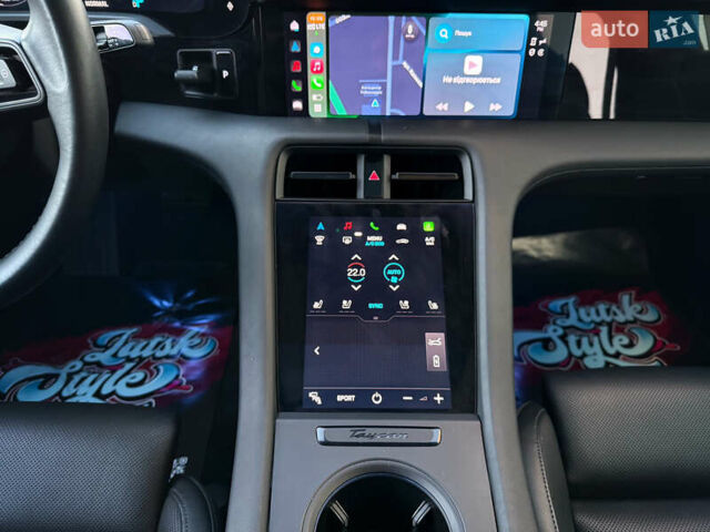 Белый Порше Тайкан, объемом двигателя 0 л и пробегом 100 тыс. км за 51800 $, фото 23 на Automoto.ua