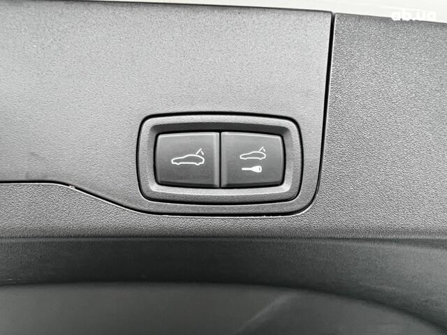 Белый Порше Тайкан, объемом двигателя 1 л и пробегом 21 тыс. км за 76990 $, фото 51 на Automoto.ua