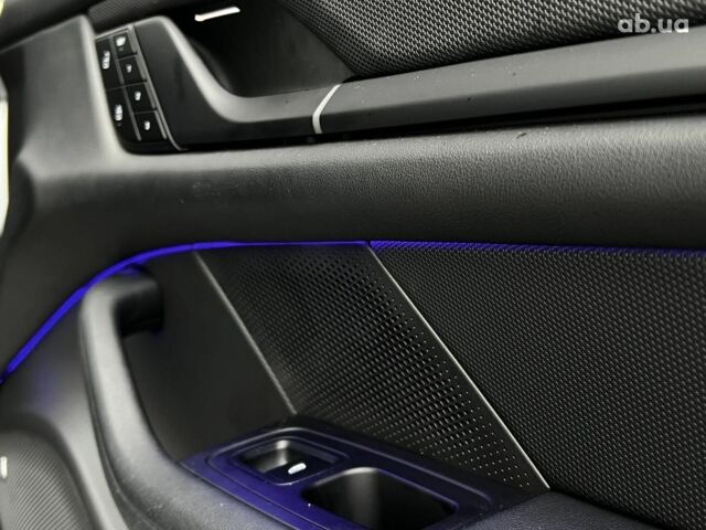 Белый Порше Тайкан, объемом двигателя 1 л и пробегом 21 тыс. км за 76990 $, фото 35 на Automoto.ua