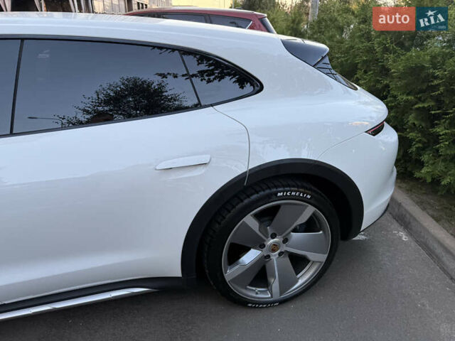 Белый Порше Тайкан, объемом двигателя 0 л и пробегом 42 тыс. км за 75000 $, фото 10 на Automoto.ua