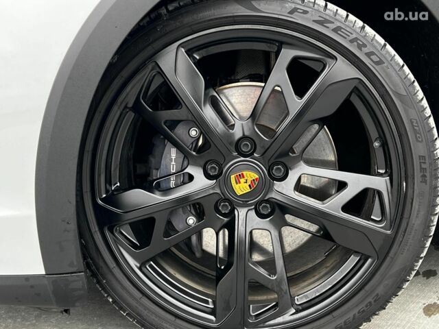 Белый Порше Тайкан, объемом двигателя 1 л и пробегом 21 тыс. км за 76990 $, фото 8 на Automoto.ua