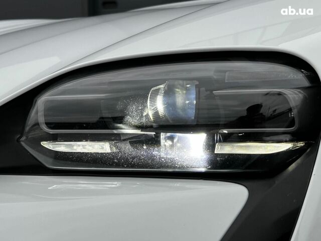 Белый Порше Тайкан, объемом двигателя 1 л и пробегом 21 тыс. км за 76990 $, фото 7 на Automoto.ua