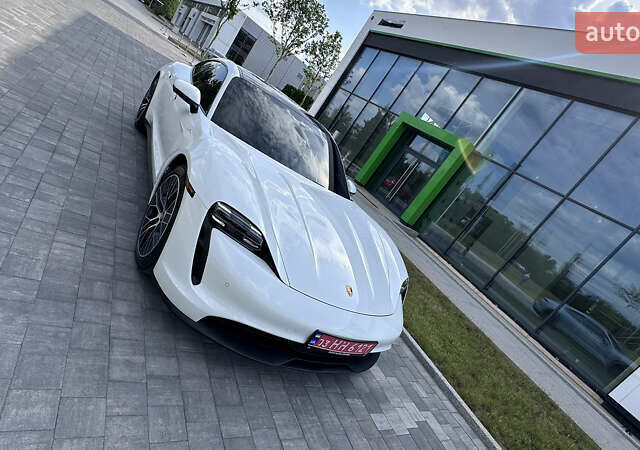 Белый Порше Тайкан, объемом двигателя 0 л и пробегом 17 тыс. км за 47900 $, фото 7 на Automoto.ua