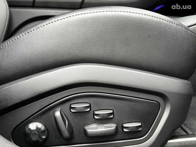 Белый Порше Тайкан, объемом двигателя 1 л и пробегом 21 тыс. км за 76990 $, фото 36 на Automoto.ua