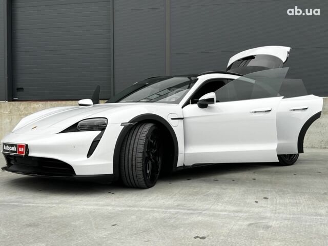 Белый Порше Тайкан, объемом двигателя 1 л и пробегом 21 тыс. км за 76990 $, фото 17 на Automoto.ua