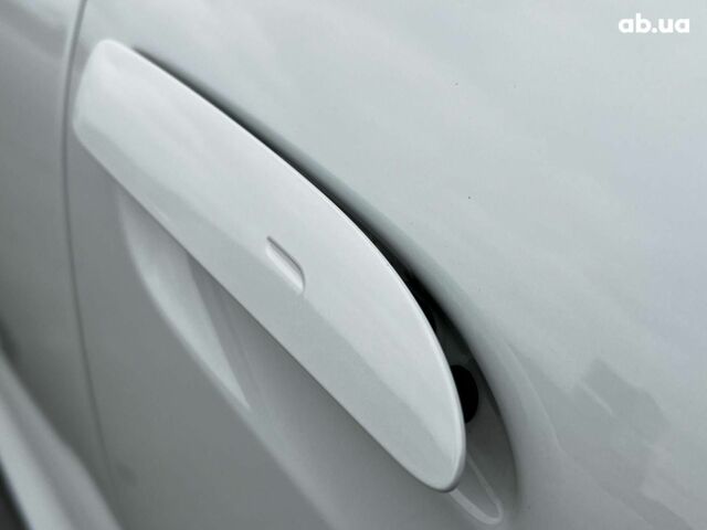 Белый Порше Тайкан, объемом двигателя 1 л и пробегом 21 тыс. км за 76990 $, фото 30 на Automoto.ua