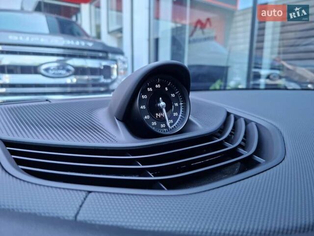Білий Порше Тайкан, об'ємом двигуна 0 л та пробігом 16 тис. км за 49999 $, фото 19 на Automoto.ua