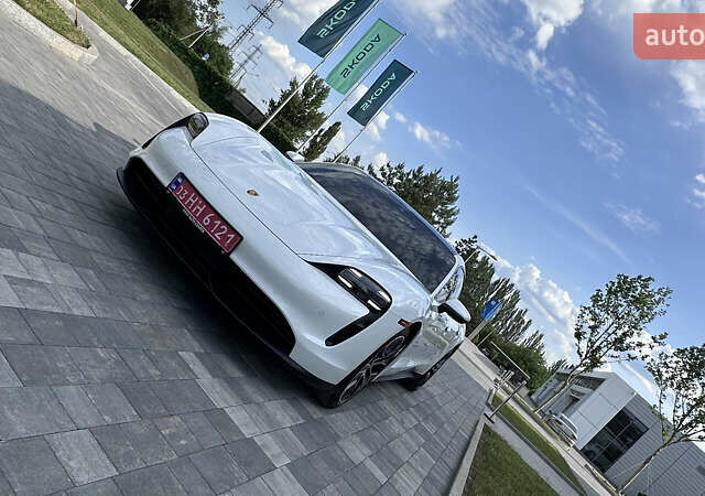 Белый Порше Тайкан, объемом двигателя 0 л и пробегом 17 тыс. км за 47900 $, фото 1 на Automoto.ua