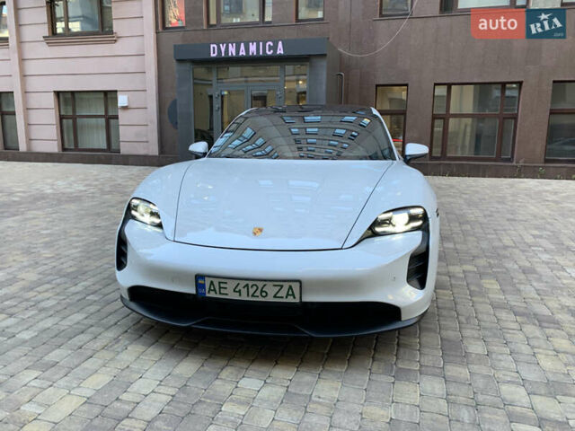 Белый Порше Тайкан, объемом двигателя 0 л и пробегом 64 тыс. км за 57990 $, фото 1 на Automoto.ua