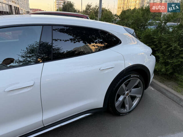 Белый Порше Тайкан, объемом двигателя 0 л и пробегом 42 тыс. км за 75000 $, фото 8 на Automoto.ua