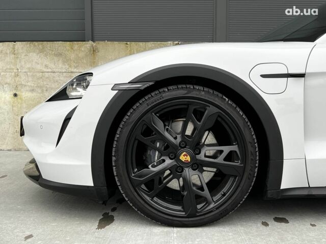 Белый Порше Тайкан, объемом двигателя 1 л и пробегом 21 тыс. км за 76990 $, фото 10 на Automoto.ua