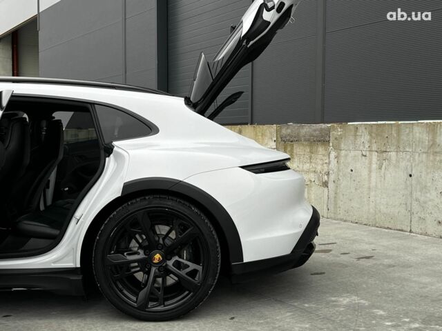 Белый Порше Тайкан, объемом двигателя 1 л и пробегом 21 тыс. км за 76990 $, фото 11 на Automoto.ua