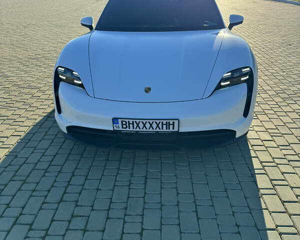 Белый Порше Тайкан, объемом двигателя 0 л и пробегом 36 тыс. км за 59999 $, фото 1 на Automoto.ua