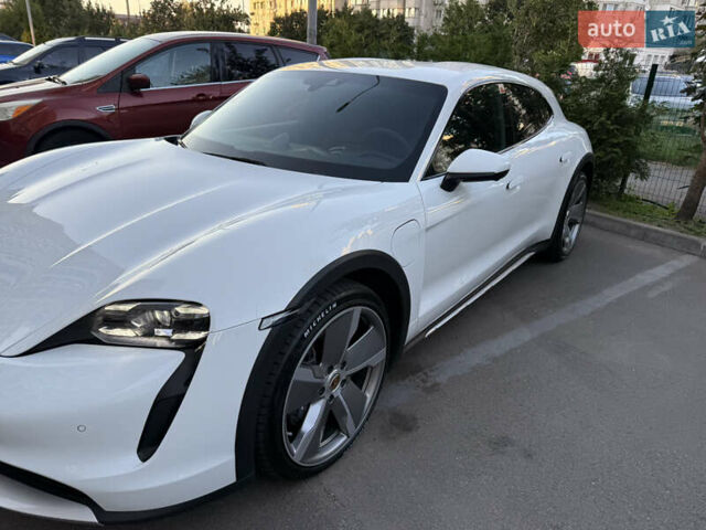 Белый Порше Тайкан, объемом двигателя 0 л и пробегом 42 тыс. км за 75000 $, фото 2 на Automoto.ua