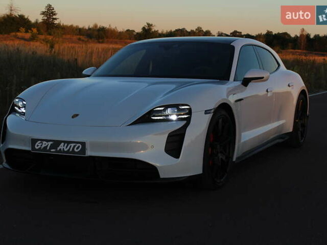 Белый Порше Тайкан, объемом двигателя 0 л и пробегом 29 тыс. км за 75800 $, фото 1 на Automoto.ua