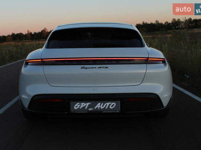 Белый Порше Тайкан, объемом двигателя 0 л и пробегом 29 тыс. км за 75800 $, фото 24 на Automoto.ua