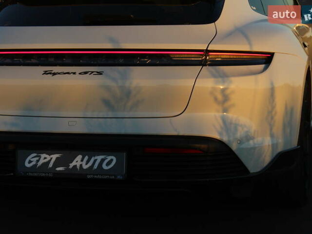 Белый Порше Тайкан, объемом двигателя 0 л и пробегом 29 тыс. км за 75800 $, фото 25 на Automoto.ua