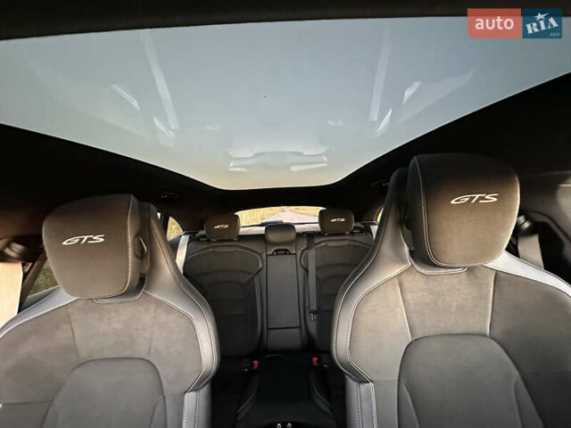 Белый Порше Тайкан, объемом двигателя 0 л и пробегом 29 тыс. км за 75800 $, фото 42 на Automoto.ua