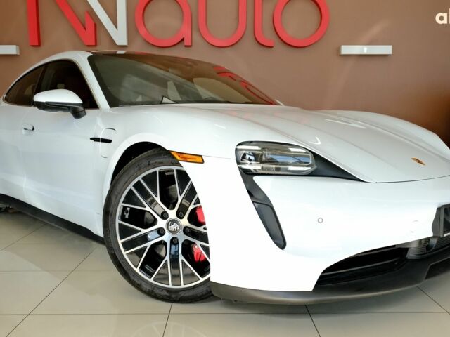 Белый Порше Тайкан, объемом двигателя 0 л и пробегом 12 тыс. км за 62900 $, фото 3 на Automoto.ua