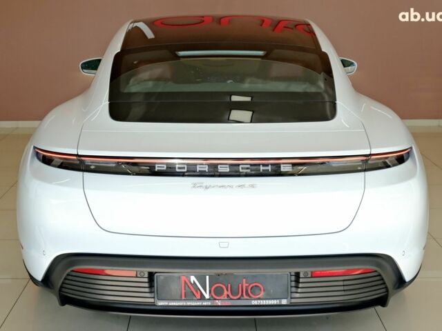Белый Порше Тайкан, объемом двигателя 0 л и пробегом 12 тыс. км за 62900 $, фото 5 на Automoto.ua