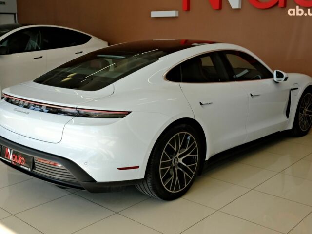 Белый Порше Тайкан, объемом двигателя 0 л и пробегом 12 тыс. км за 62900 $, фото 4 на Automoto.ua