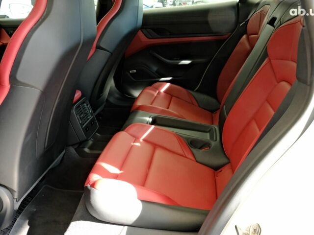 Белый Порше Тайкан, объемом двигателя 0 л и пробегом 12 тыс. км за 62900 $, фото 8 на Automoto.ua