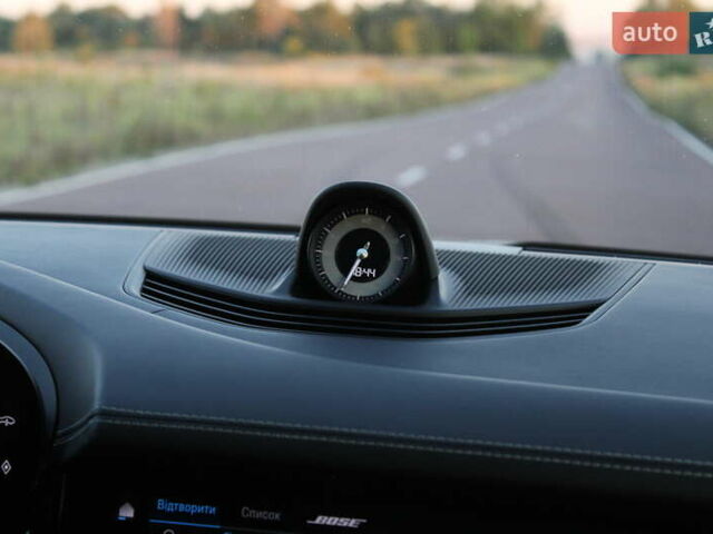 Белый Порше Тайкан, объемом двигателя 0 л и пробегом 29 тыс. км за 75800 $, фото 35 на Automoto.ua