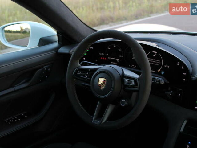 Белый Порше Тайкан, объемом двигателя 0 л и пробегом 29 тыс. км за 75800 $, фото 33 на Automoto.ua