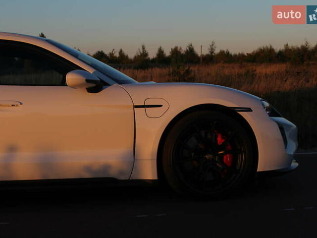 Белый Порше Тайкан, объемом двигателя 0 л и пробегом 29 тыс. км за 75800 $, фото 19 на Automoto.ua