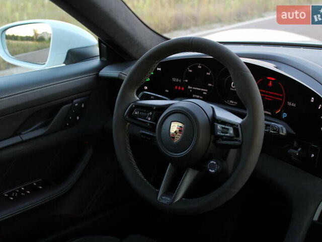 Белый Порше Тайкан, объемом двигателя 0 л и пробегом 29 тыс. км за 75800 $, фото 31 на Automoto.ua