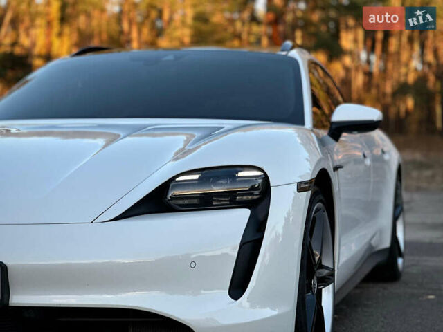 Белый Порше Тайкан, объемом двигателя 0 л и пробегом 33 тыс. км за 75500 $, фото 19 на Automoto.ua