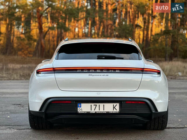 Белый Порше Тайкан, объемом двигателя 0 л и пробегом 33 тыс. км за 75500 $, фото 25 на Automoto.ua