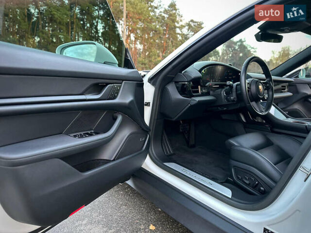 Белый Порше Тайкан, объемом двигателя 0 л и пробегом 33 тыс. км за 75500 $, фото 41 на Automoto.ua