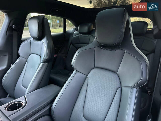 Белый Порше Тайкан, объемом двигателя 0 л и пробегом 33 тыс. км за 75500 $, фото 44 на Automoto.ua