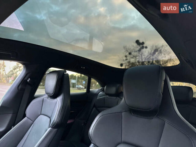 Белый Порше Тайкан, объемом двигателя 0 л и пробегом 33 тыс. км за 75500 $, фото 47 на Automoto.ua