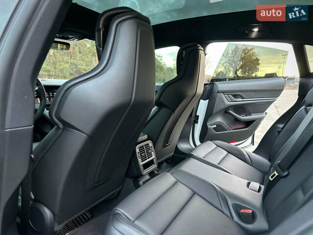 Белый Порше Тайкан, объемом двигателя 0 л и пробегом 33 тыс. км за 75500 $, фото 71 на Automoto.ua