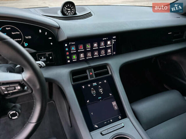 Белый Порше Тайкан, объемом двигателя 0 л и пробегом 33 тыс. км за 75500 $, фото 76 на Automoto.ua