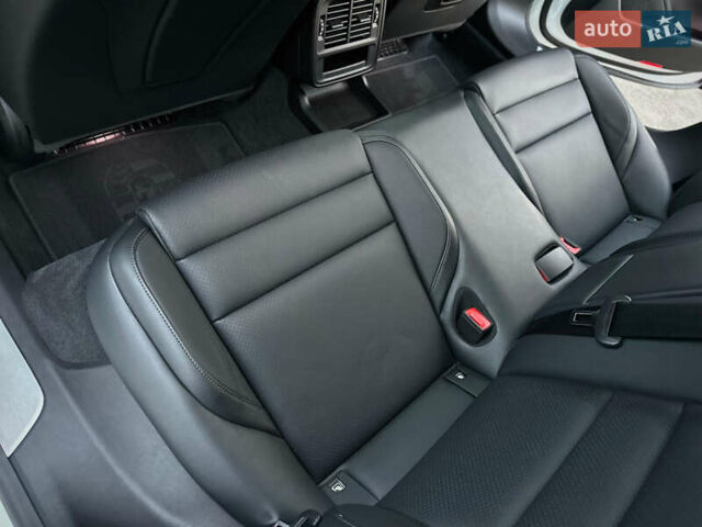 Белый Порше Тайкан, объемом двигателя 0 л и пробегом 33 тыс. км за 75500 $, фото 64 на Automoto.ua