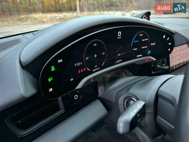 Белый Порше Тайкан, объемом двигателя 0 л и пробегом 33 тыс. км за 75500 $, фото 62 на Automoto.ua