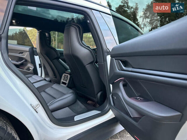 Белый Порше Тайкан, объемом двигателя 0 л и пробегом 33 тыс. км за 75500 $, фото 68 на Automoto.ua