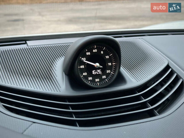 Белый Порше Тайкан, объемом двигателя 0 л и пробегом 33 тыс. км за 75500 $, фото 85 на Automoto.ua