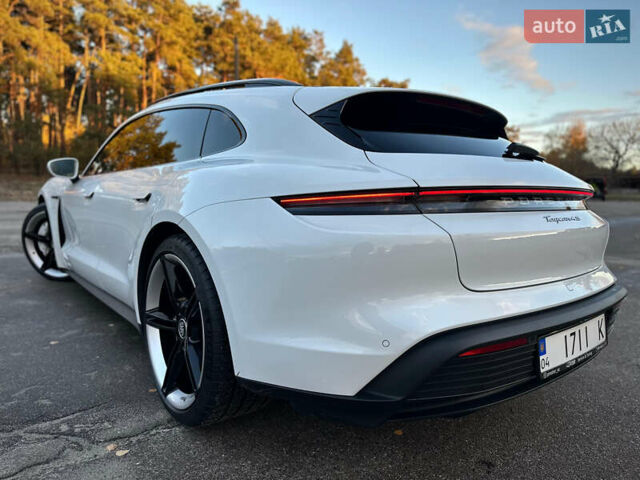 Белый Порше Тайкан, объемом двигателя 0 л и пробегом 33 тыс. км за 75500 $, фото 32 на Automoto.ua