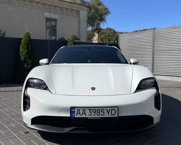 Белый Порше Тайкан, объемом двигателя 0 л и пробегом 37 тыс. км за 75900 $, фото 11 на Automoto.ua