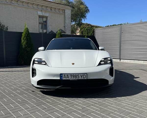 Белый Порше Тайкан, объемом двигателя 0 л и пробегом 37 тыс. км за 75900 $, фото 13 на Automoto.ua