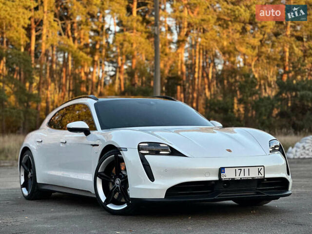 Белый Порше Тайкан, объемом двигателя 0 л и пробегом 33 тыс. км за 75500 $, фото 24 на Automoto.ua