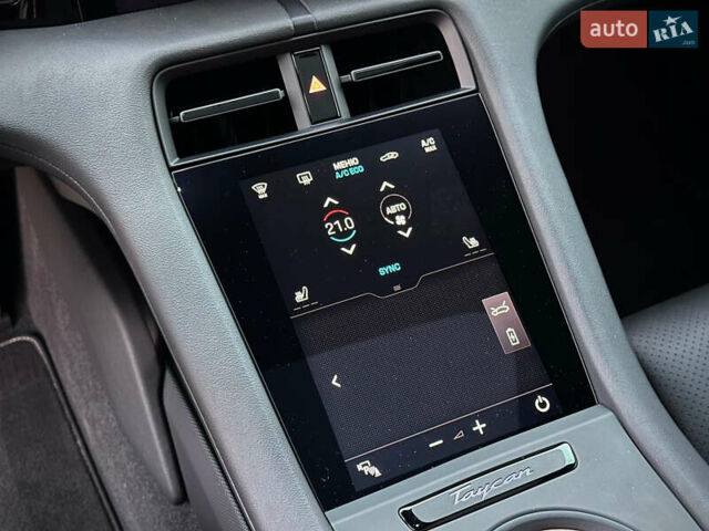 Белый Порше Тайкан, объемом двигателя 0 л и пробегом 33 тыс. км за 75500 $, фото 84 на Automoto.ua