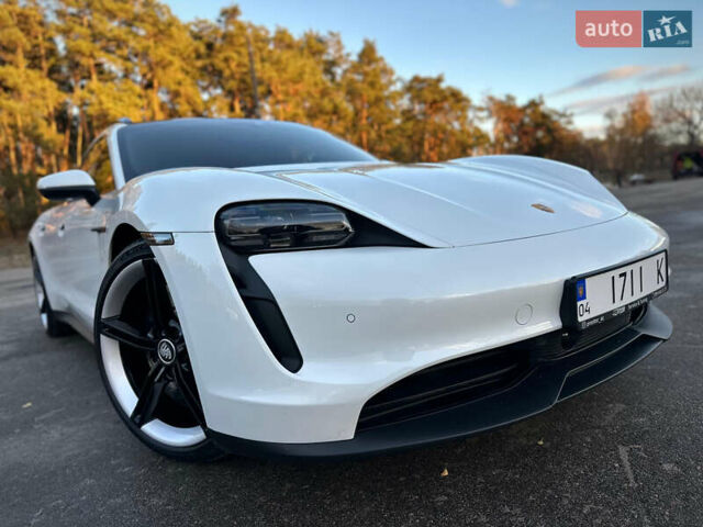 Белый Порше Тайкан, объемом двигателя 0 л и пробегом 33 тыс. км за 75500 $, фото 13 на Automoto.ua