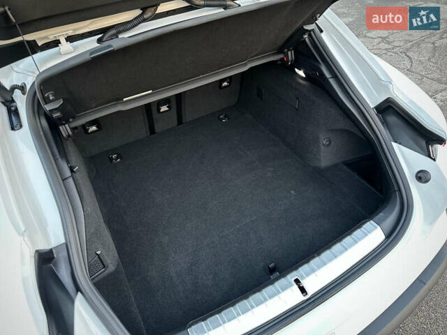 Белый Порше Тайкан, объемом двигателя 0 л и пробегом 33 тыс. км за 75500 $, фото 33 на Automoto.ua