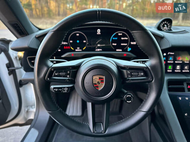 Белый Порше Тайкан, объемом двигателя 0 л и пробегом 33 тыс. км за 75500 $, фото 74 на Automoto.ua